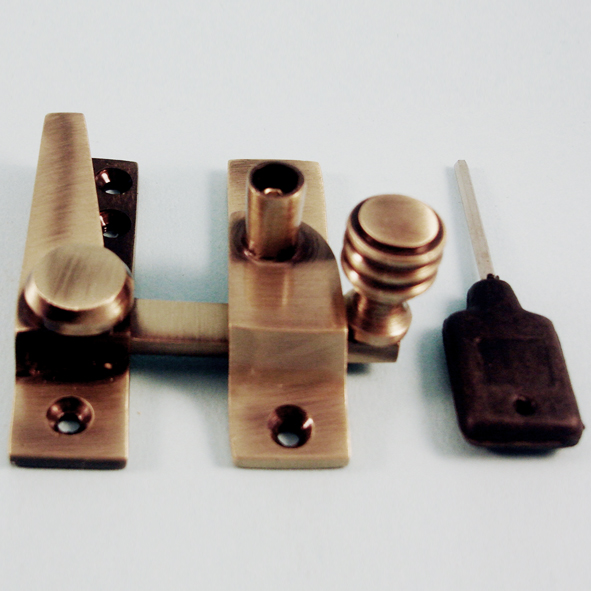 THD184L/AB • Locking • Antique Brass • Locking Straight Arm Reeded Knob Sash Fastener